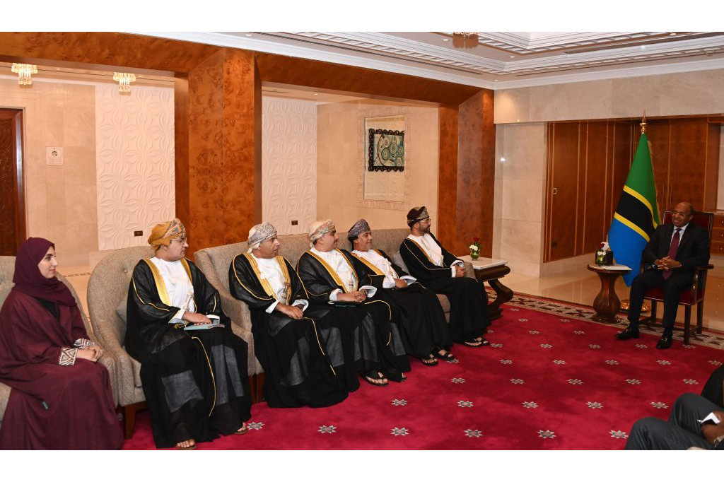 President-of-Zanzibar-receives-Oman-Foreign-Minister President-of-Zanzibar-receives-Oman-Foreign-Minister