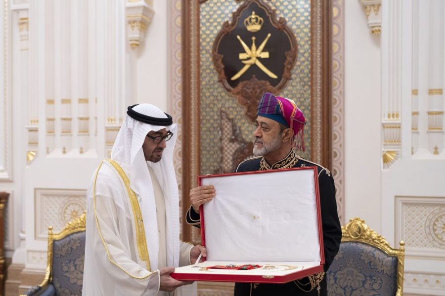His-Majesty-andUAE-President-exchange-gifts His-Majesty-andUAE-President-exchange-gifts