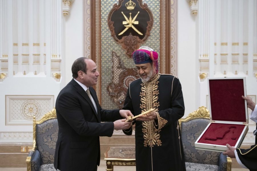 مأدبة العشاء مع السلطان هيثم والرئيس المصري His-Majesty-Sulktan-Haitham-President-El-Sisi-exchange-gifts