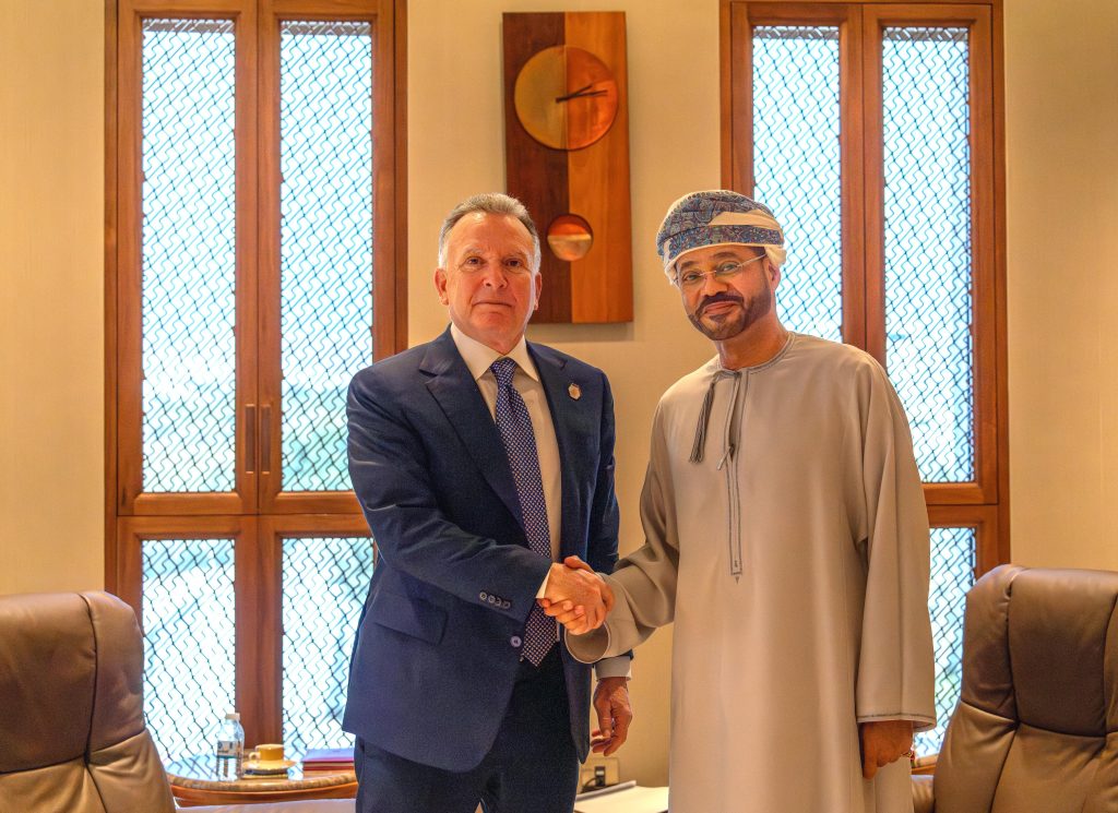 美伊阿曼会谈取消的影响：地缘政治与原油市场分析