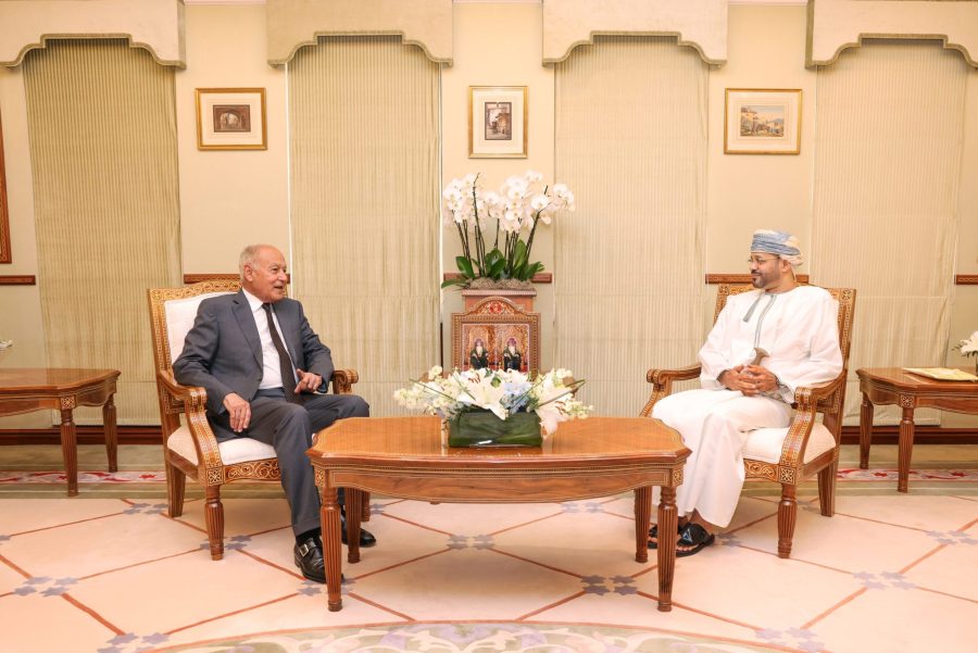 300A9853 Oman-Foreign-Minister-receives-Secretary-General-of-Arab-League
