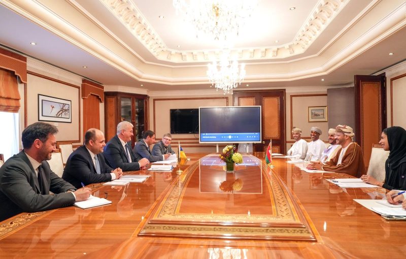 وزير الخارجية يستقبل نظيره الأوكراني