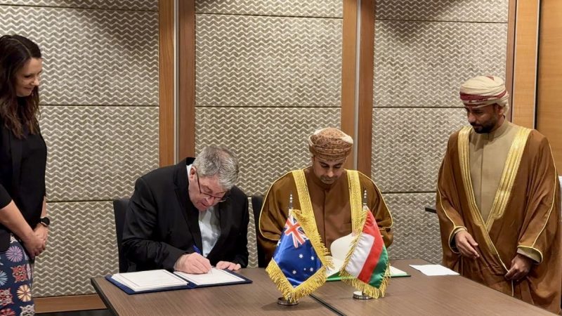 Head of Oman's CAA with the deputy head of civil aviation in Australia