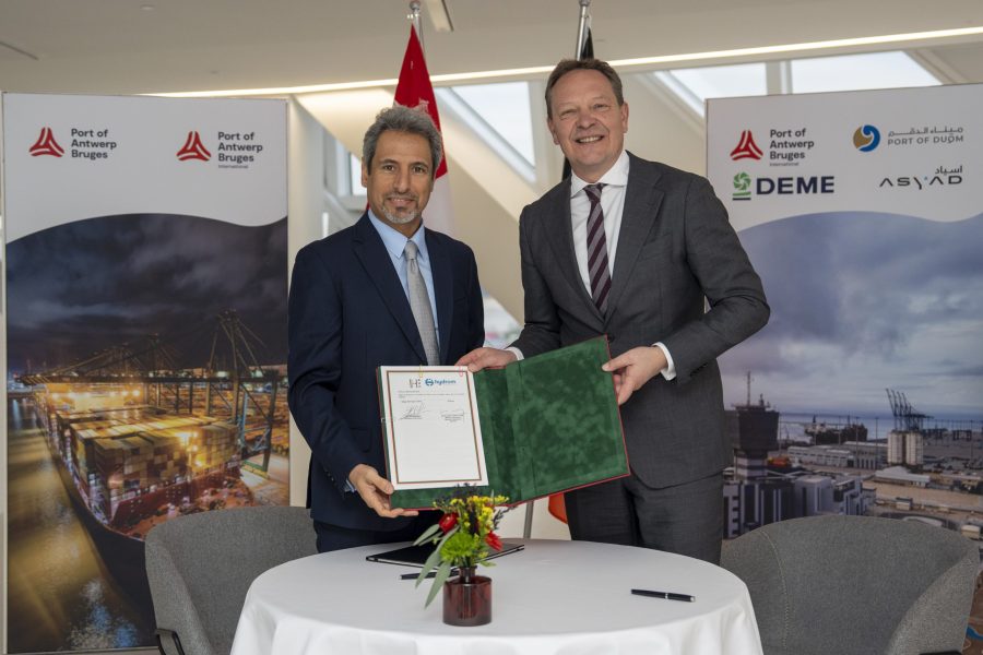 التوقيعُ على مذكّرة تفاهم بين سلطنة عُمان ومملكة بلجيكا في مجال الهيدروجين الأخضر التوقيعُ على مذكّرة تفاهم بين سلطنة عُمان ومملكة بلجيكا في مجال الهيدروجين الأخضر