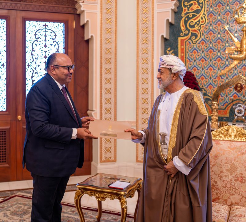 جلالةُ السُّلطان المُعظّم يتسلّم رسالةً خطيّةً من الرئيسة التنزانية