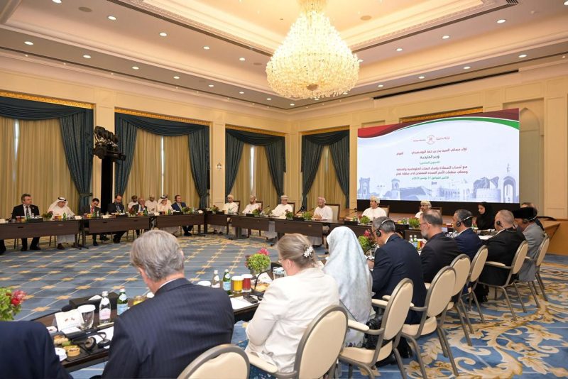 Minister meets heads of diplomatic missions to Oman