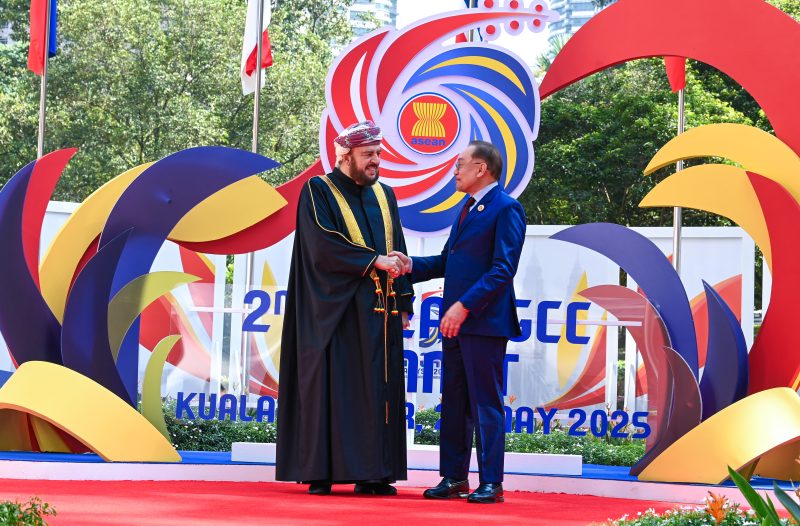 سمو السيد أسعد يترأس وفد سلطنة عُمان في قمة دول مجلس التعاون ودول رابطة الآسيان
