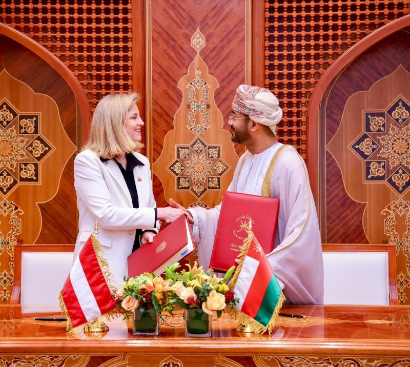 معالي السيد وزير الخارجية يبحث التعاون الثنائي مع وزيرة الشؤون الأوروبية النمساوية