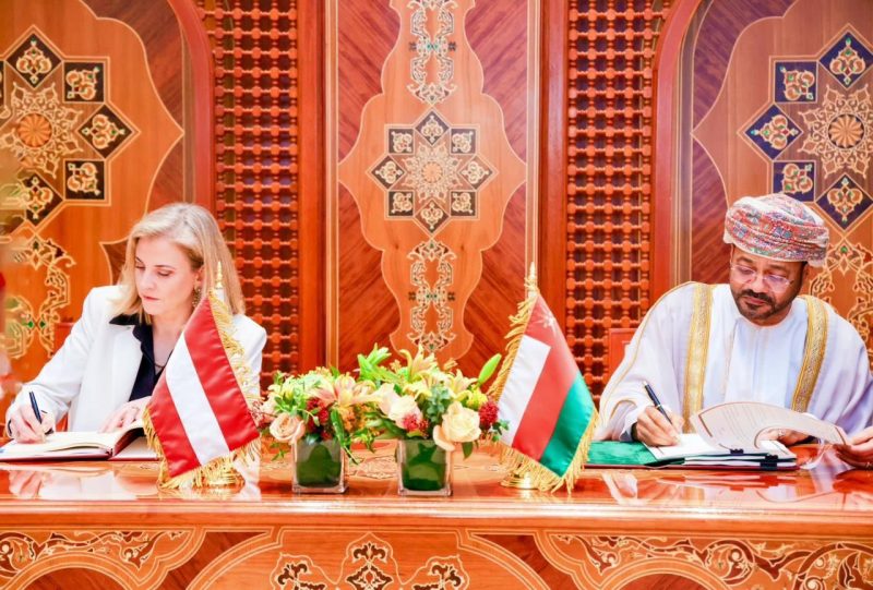 معالي السيد وزير الخارجية يبحث التعاون الثنائي مع وزيرة الشؤون الأوروبية النمساوية