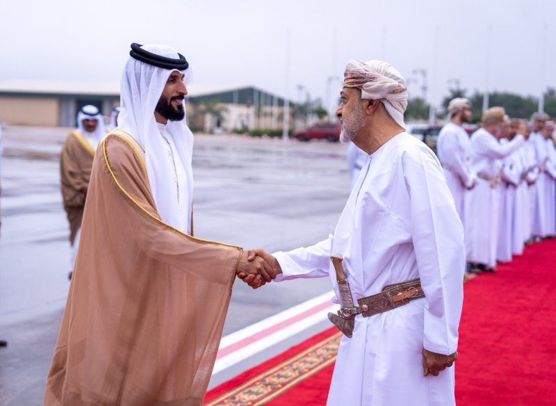 جلالةُ السُّلطان المعظّم يودّع أخاه ملك البحرين