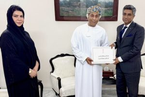 سفير سلطنة عمان لدى بنغلاديش يقدم نسخة من أوراق اعتماده