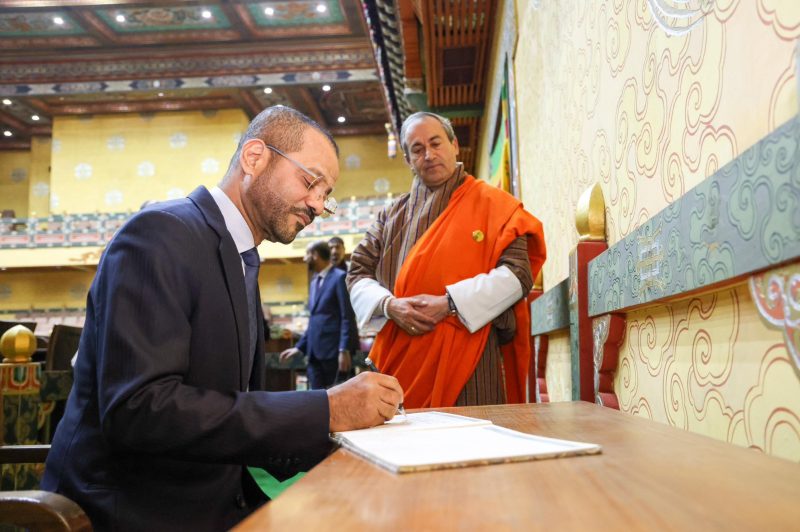 Oman's Foreign Minister meets the Prime Minister of Bhutan 