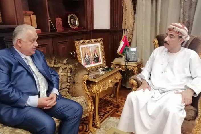 مصر: السفير يناقش فرص الاستثمار في سلطنة عمان مع رئيس مجموعة هالون العالمية