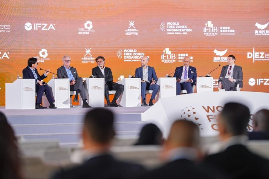 سلطنة عُمان تشارك في المؤتمر العالمي للمناطق الحرة بالصين سلطنة عُمان تشارك في المؤتمر العالمي للمناطق الحرة بالصين