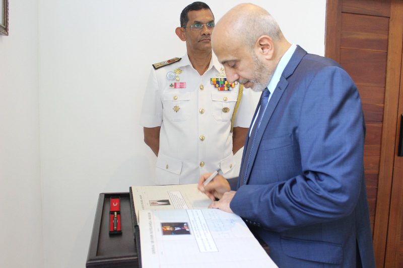 سريلانكا: رئيس البعثة يلتقي نائب رئيس جامعة KDU للدفاع