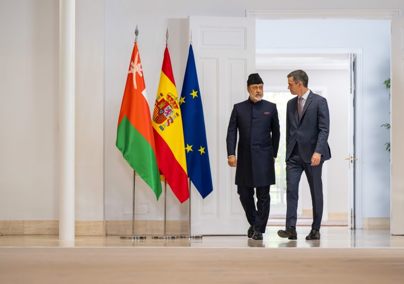 جلالةُ السلطان المعظم ورئيس الوزراء الإسباني يشهدان توقيع اتفاقية و6 مذكرات تفاهم