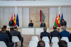 جلالةُ السلطان المعظم ورئيس الوزراء الإسباني يشهدان توقيع اتفاقية و6 مذكرات تفاهم