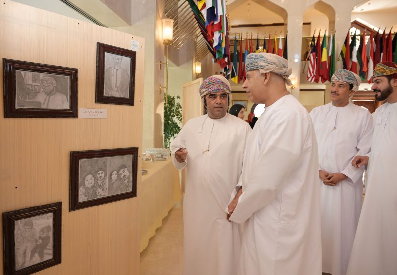 Administrative Undersecretary attends art exhibition by Ministry staff