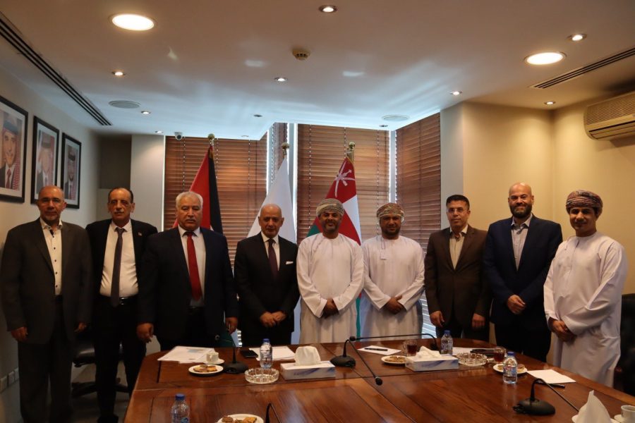 F8AWIdEWkAAU7mG A delegation from the Omani Chamber of Commerce and Industry meets with the Jordan Chamber of Commerce and the Businessmen Association