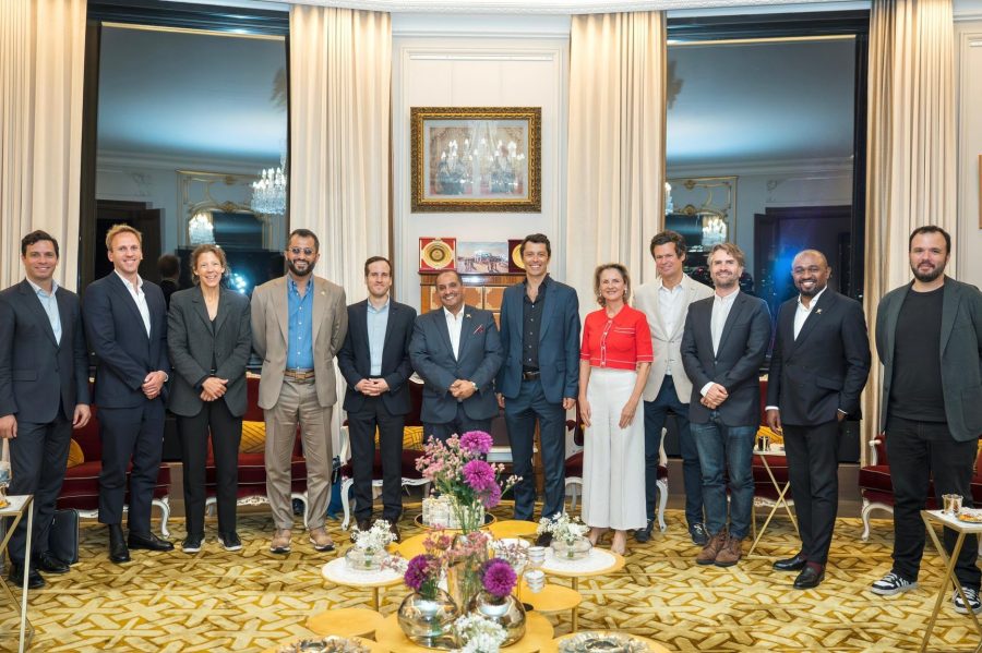 فرنسا: سفير سلطنة عُمان يستضيف ممثلي شركات لبحث التعاون في التكنولوجيا والذكاء الاصطناعي فرنسا: سفير سلطنة عُمان يستضيف ممثلي شركات لبحث التعاون في التكنولوجيا والذكاء الاصطناعي