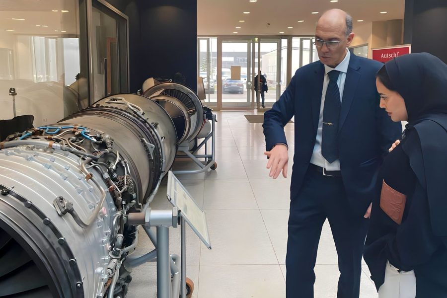Germany: Her Excellency the Ambassador looks at the latest technologies from MTU Aero Engines Germany: Her Excellency the Ambassador looks at the latest technologies from MTU Aero Engines