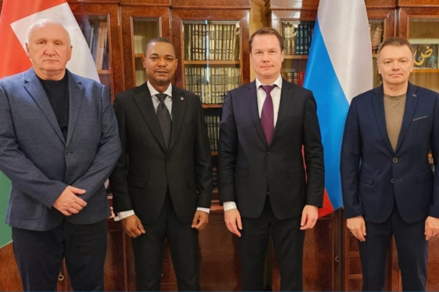 Russia: The Omani ambassador receives businessmen Russia: The Omani ambassador receives business executives