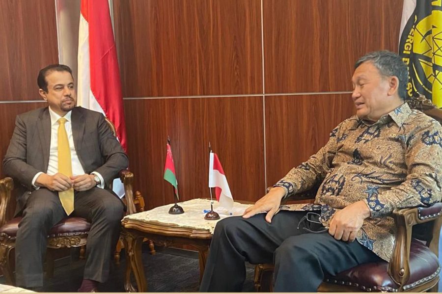 GND5uSvXgAAv7Mz Indonesia: The Indonesian Minister of Energy receives the Ambassador