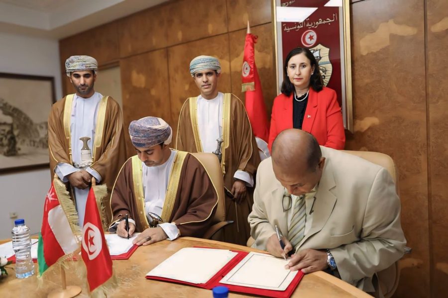 GRTUIIHXgAAD_S0 Tunisia: The Sultanate of Oman and Tunisia sign the air services agreement