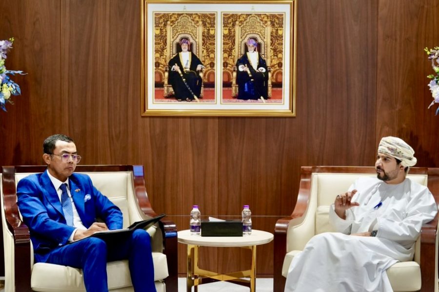 وزير التجارة يلتقي وفداً من سنغافورة وزير التجارة يلتقي وفداً من مؤسسة SEC السنغافورية