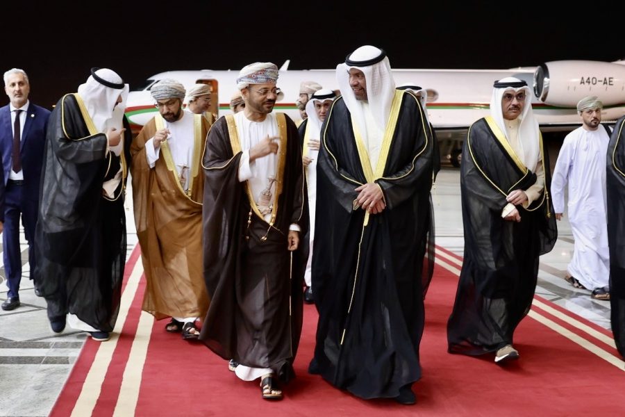 وزير الخارجية يصل الكويت لحضور اجتماعات اللجنة العمانية الكويتية المشتركة وزير الخارجية يصل الكويت لحضور اجتماعات اللجنة العمانية الكويتية المشتركة