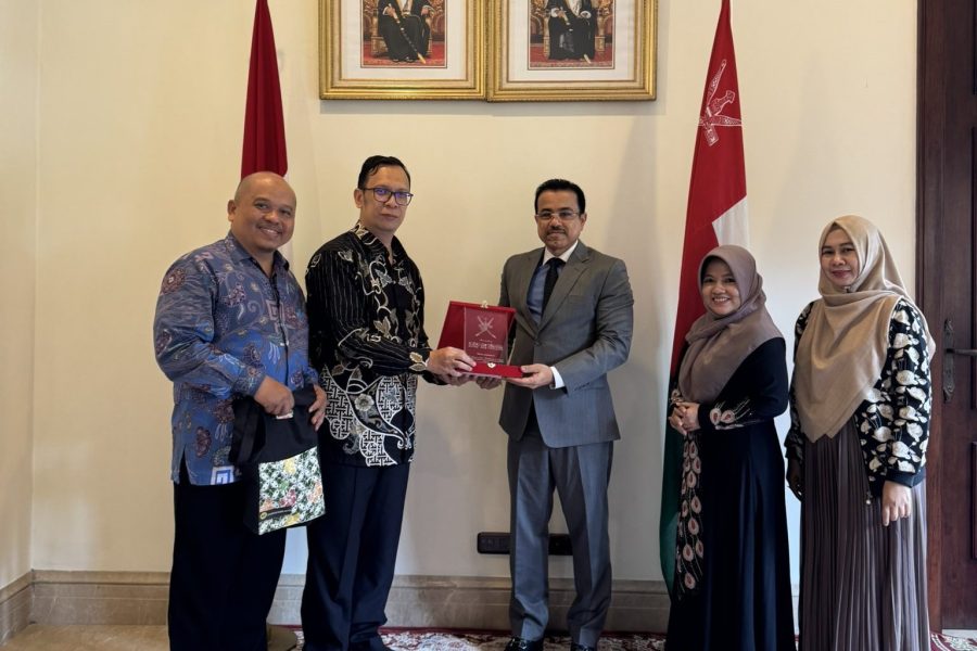 Gfi0kJmbIAA5fkp-2 إندونيسيا: سفير سلطنة عُمان يبحث التعاون الأكاديمي مع جامعة جاكرتا الحكومية
