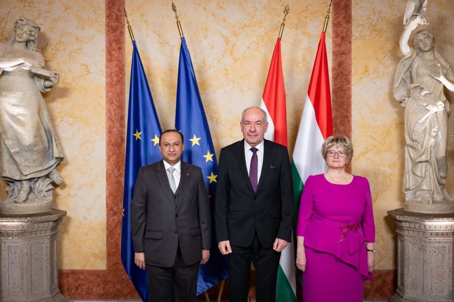 Gh1L8Z1WMAEQE3p المجر: سفير سلطنة عُمان لدى المجر يشارك في حفل استقبال العام الجديد