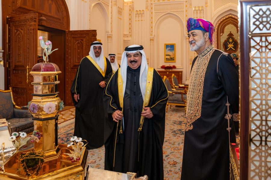 جلالةُ السُّلطان يُقيم مأدبة عشاءٍ رسميّةً تكريمًا لملك البحرين جلالةُ السُّلطان يُقيم مأدبة عشاءٍ رسميّةً تكريمًا لملك البحرين