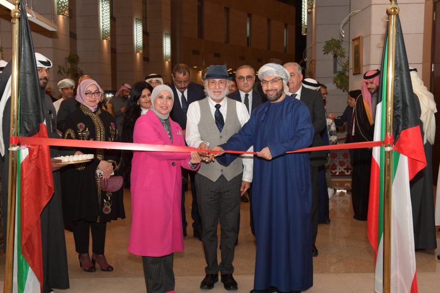 الكويت: سفير سلطنة عُمان يرعى افتتاح معرض “أطياف عُمان” الكويت: سفير سلطنة عُمان يرعى افتتاح معرض "أطياف عُمان"