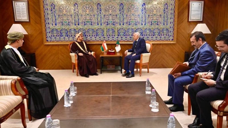الجزائر: سفير سلطنة عُمان يلتقي وزير الخارجية الجزائري