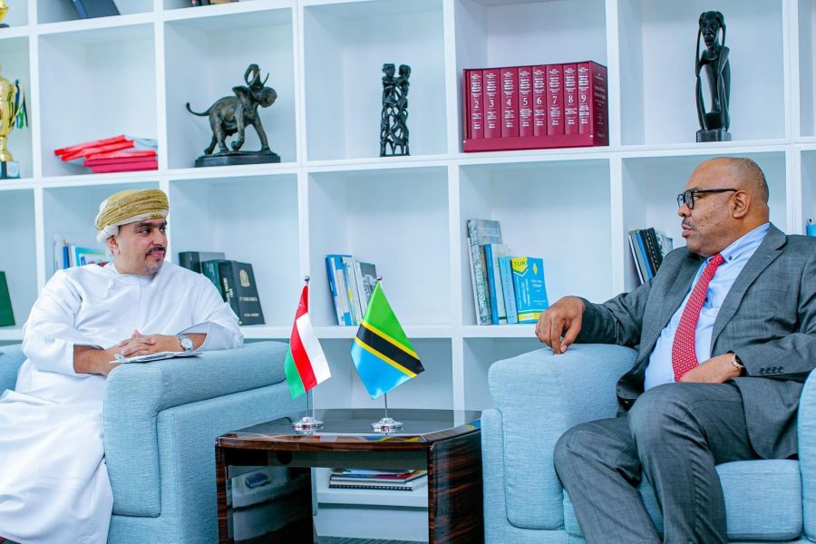 تنزانيا: وزير الخارجية التنزاني يستقبل سفير سلطنة عُمان لبحث التعاون الثنائي تنزانيا: وزير الخارجية التنزاني يستقبل سفير سلطنة عُمان لبحث التعاون الثنائي