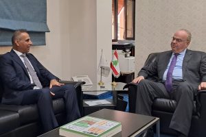 لبنان: السفير يبحث سبل تعزيز التعاون مع وزير الاتصالات