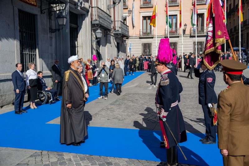 جلالةُ السُّلطان المُعظّم يزور قاعة مجلس مدينة مدريد