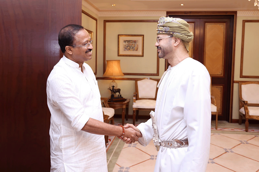 His Excellency the Minister of Foreign Affairs receives His Excellency the Minister of State for Foreign and Parliamentary Affairs of the Republic of India Oman-Foreign-Minister-meets-Indian-Minister-of-State-for-Foreign-Affairs