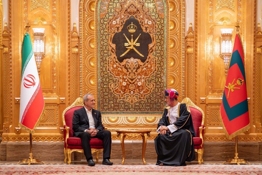 جلالة السُّلطان المعظّم والرئيس الإيراني يعقدان جلسة مباحثات رسميّة جلالة السُّلطان المعظّم والرئيس الإيراني يعقدان جلسة مباحثات رسميّة