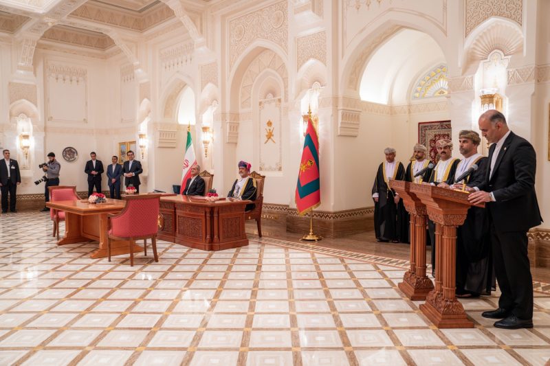 جلالة السُّلطان المعظّم والرئيس الإيراني يشهدان التوقيع على عددٍ من الاتفاقيات ومذكرات التفاهم