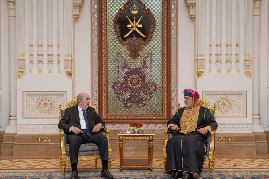 2 جلالة السلطان المعظّم يقيم مأدبةُ عشاء رسميّة تكريمًا للرئيس الجزائري جلالة السلطان المعظّم يقيم مأدبةُ عشاء رسميّة تكريمًا للرئيس الجزائري