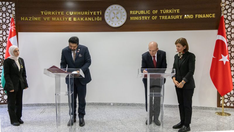 اللجنةُ العُمانيّة التركيّة المُشتركة تستعرض تعزيز التّبادل التجاري ورفع حجم الاستثمارات المشتركة