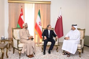 اجتماع ثلاثي في طهران بين عُمان وقطر وإيران يبحث مسار المحادثات الأمريكية الإيرانية