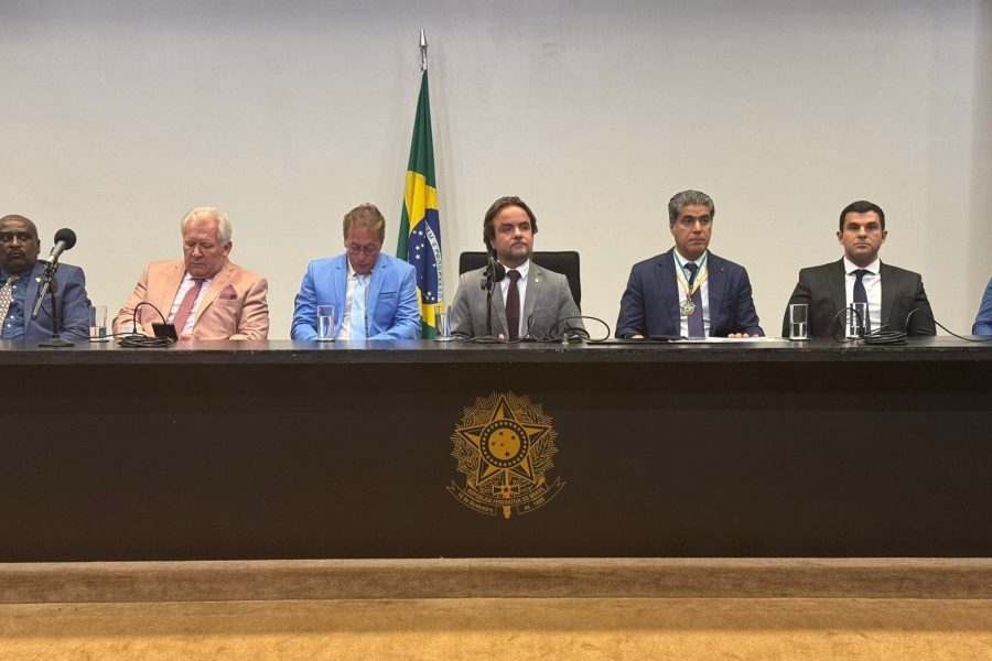 Oman Ambassador to Brazil receives award Oman Ambassador to Brazil receives award