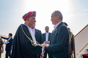 فخامة الرئيس الإيراني يصل البلاد