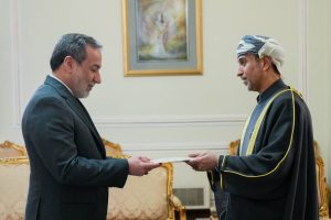 Oman’s Ambassador to Iran presents copy of his credentials to Foreign Minister