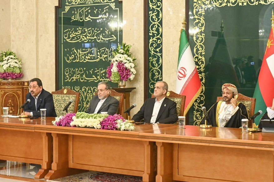 فخامة الرئيس الإيراني يلتقي أصحاب وصاحبات الأعمال في البلدين فخامة الرئيس الإيراني يلتقي أصحاب وصاحبات الأعمال في البلدين
