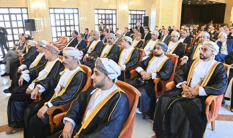فخامة الرئيس الإيراني يلتقي أصحاب وصاحبات الأعمال في البلدين