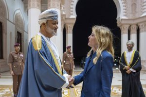 جلالةُ السُّلطان يستقبلُ رئيسة الوزراء الإيطالية ويعقدان جلسة مباحثات